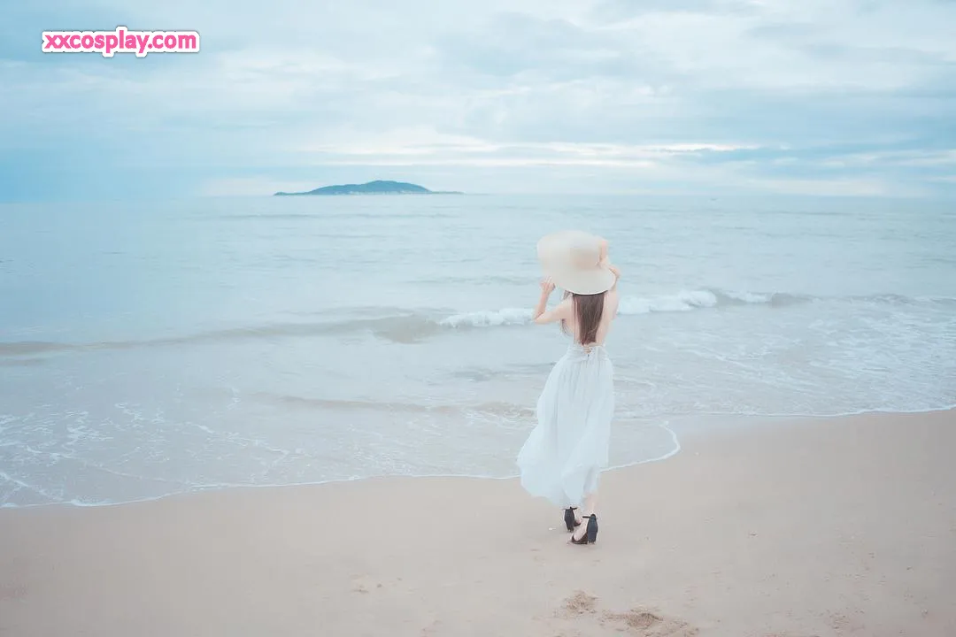 Ai Laoshi PhD: Seaside White Dress